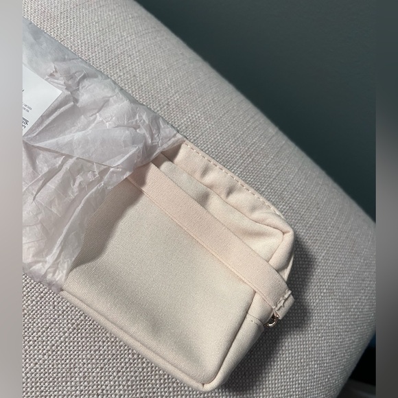 Brand New Authentic Valentino Cream Cosmetic Bag - Picture 4 of 8